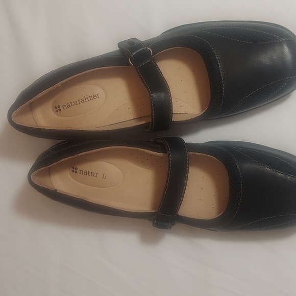 Naturalizer Women's Black Mary-Jane's Anion 10M - Picture 2 of 8